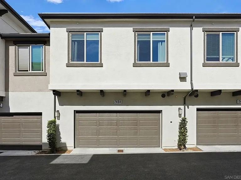 2464 Solara Ln — Photo 3