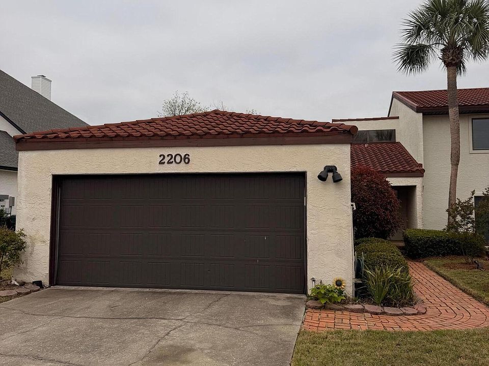 1st image of 2206 Country Club Dr