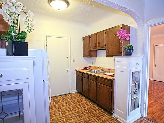5th image of 2027 Lee Rd #202C