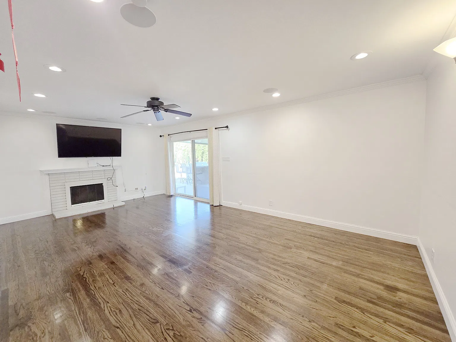 3 bed, 1300 sqft, $4,850 — Photo 2