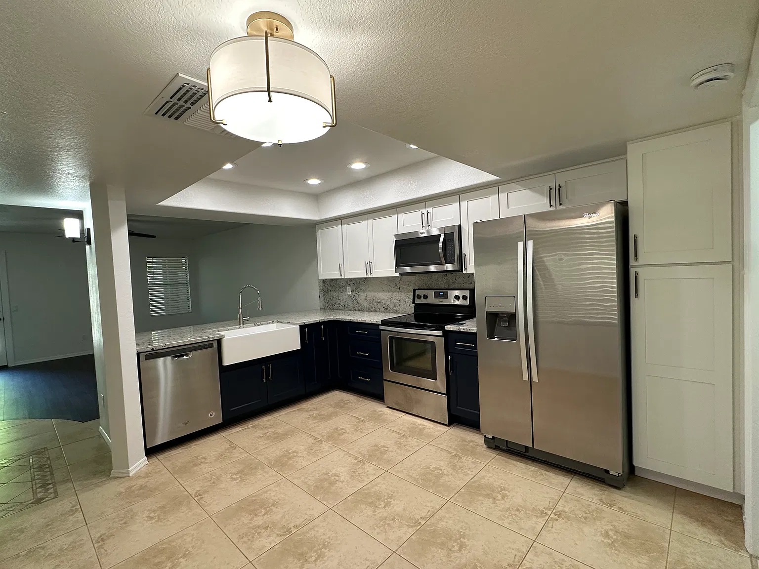 2 bed, 1023 sqft, $1,900 — Photo 3