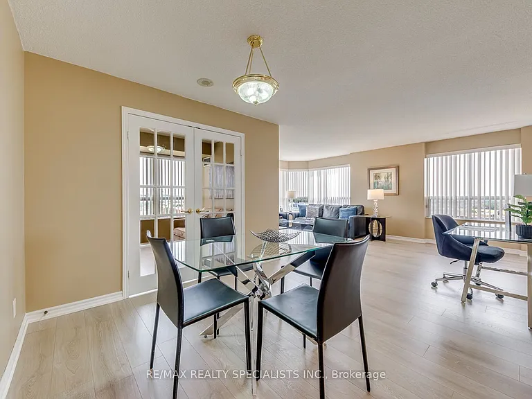 25 Kingsbridge Garden Cir W #924 — Photo 27