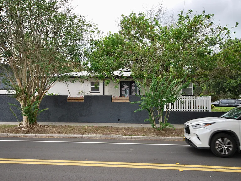 230 E Concord St — Photo 4