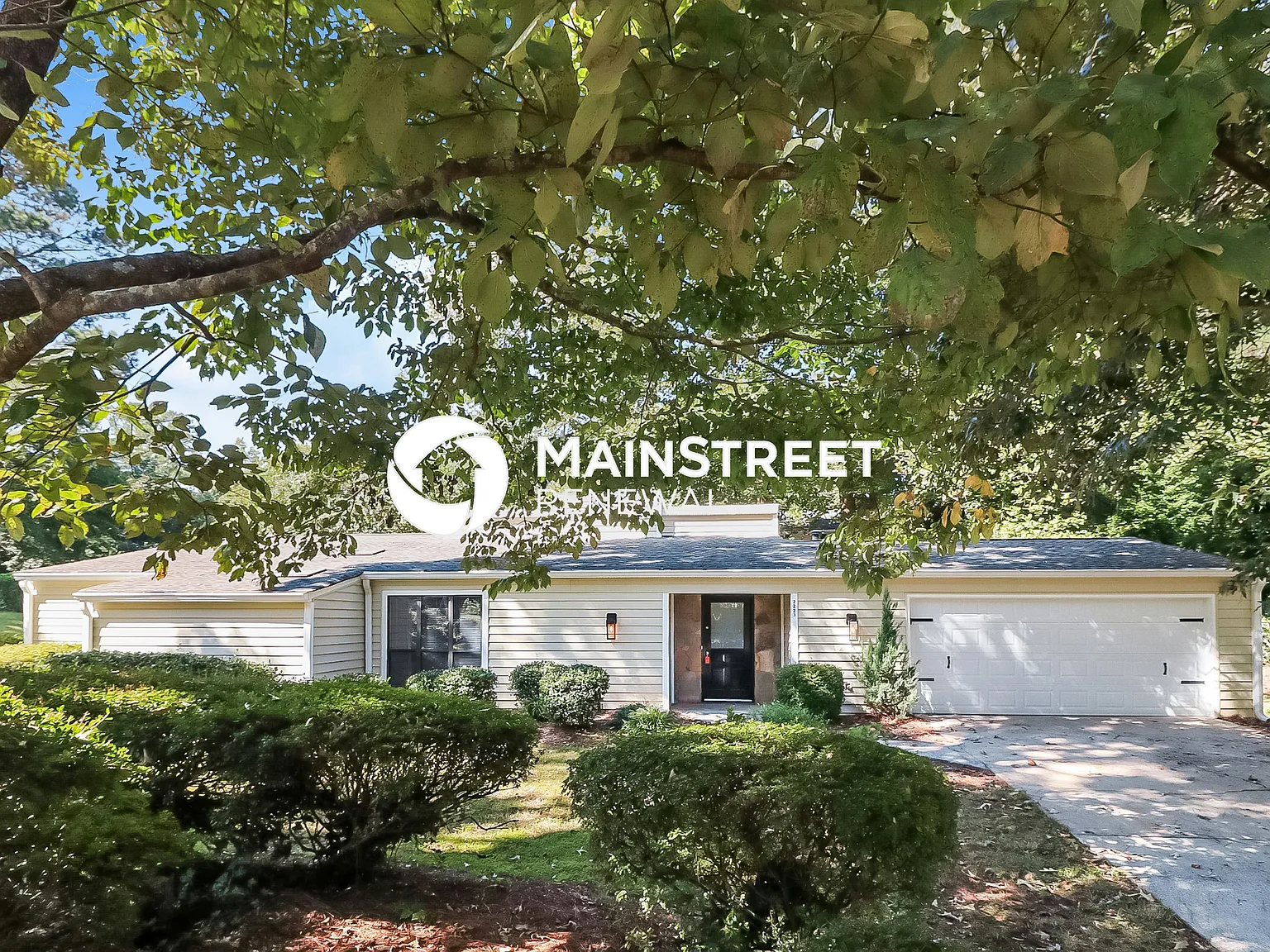 2223 N Woods Ct — Photo 2