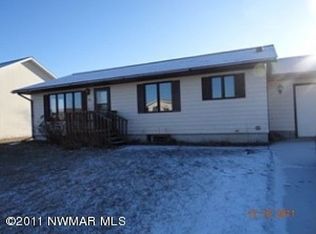 308 Garfield St SW, Warroad, MN 56763