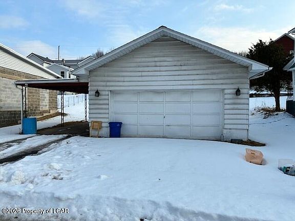 3rd image of 186 Parsonage St