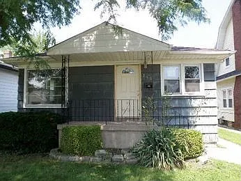 240 Webb St photo 1