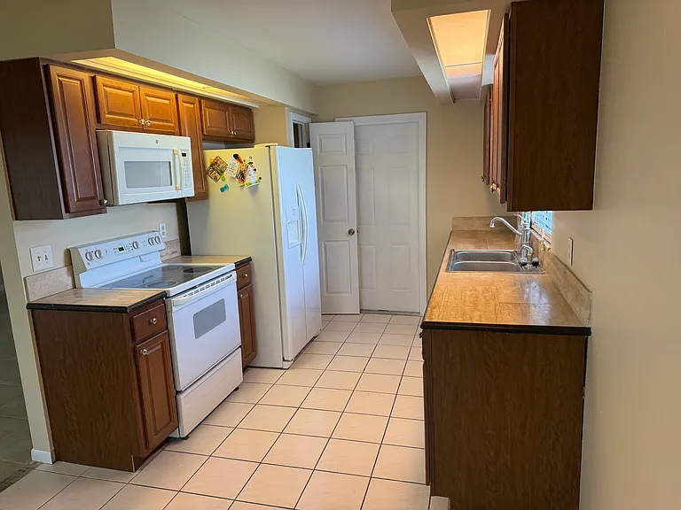 1307 W Redbud St — Photo 5