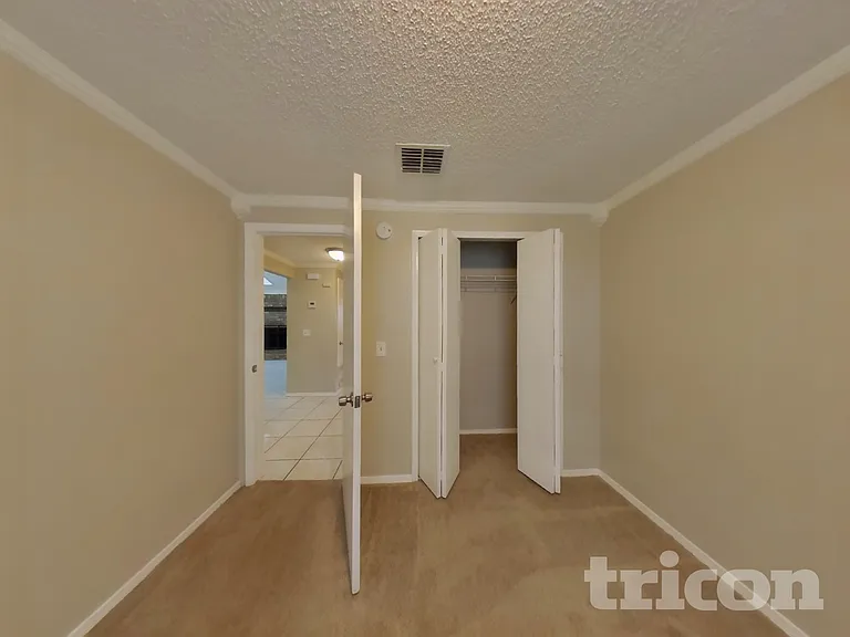 8252 Yolanda Ct — Photo 17