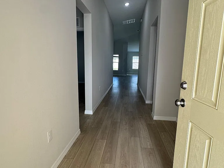 1049 Foreshore Ln — Photo 2