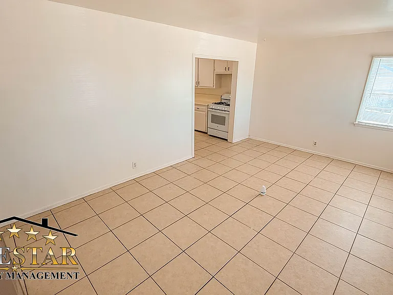 4520 Mesa Dr — Photo 4