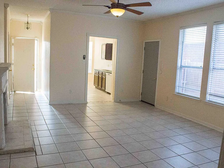7212 Park Creek Cir W — Photo 3