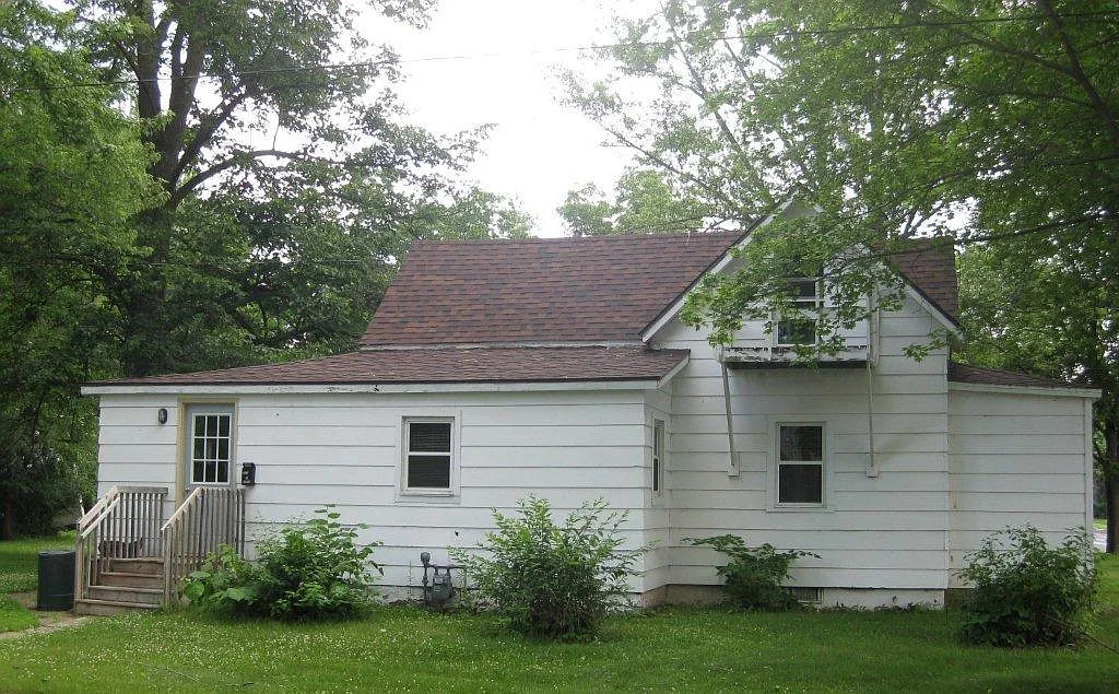 4 bed, 1189 sqft, $1,200 — Photo 1