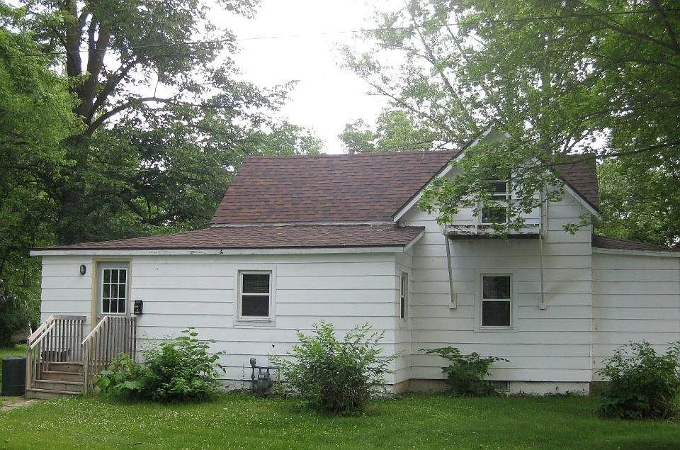 321 13th Ave W