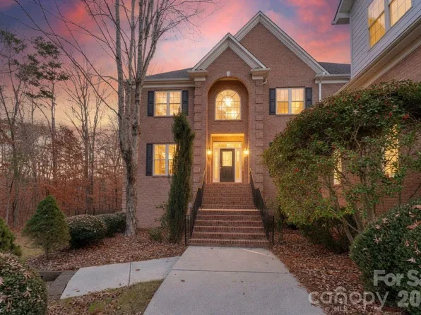 1300 Longleaf Ct, Matthews, NC 28104