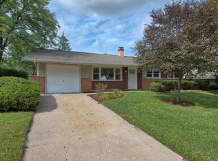 470 Amherst Ln, Hoffman Estates, IL 60169