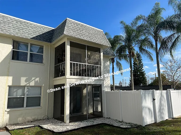 3305 Camelot Dr — Photo 3