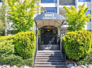 9902 NE 4th St APT 4, Bellevue, WA