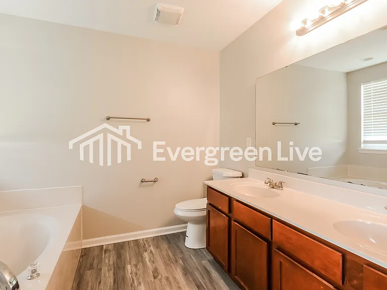1120 Sedgehill Ln — Photo 10