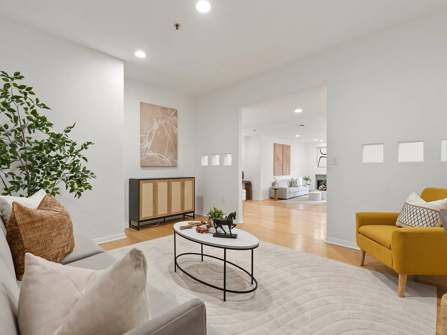 2 bed, 2.5 bath, 1658 sqft, $5,250 — Photo 4