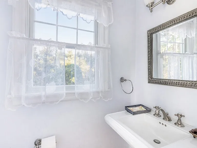 435 Luptons Point Rd — Photo 7