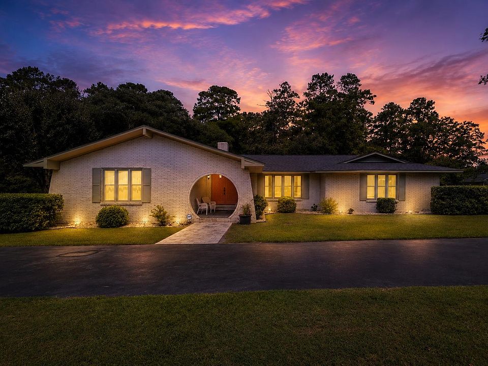 1st image of 207 Glass Hill Dr.