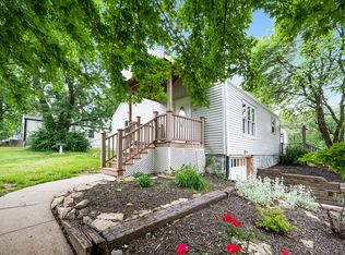 705 NE Lindberg Dr, Gladstone, MO 64118