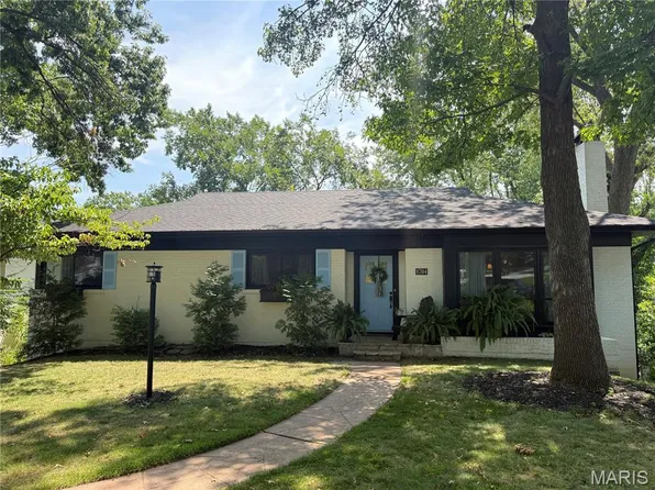8704 W Kingsbury Ave, Saint Louis, MO 63124