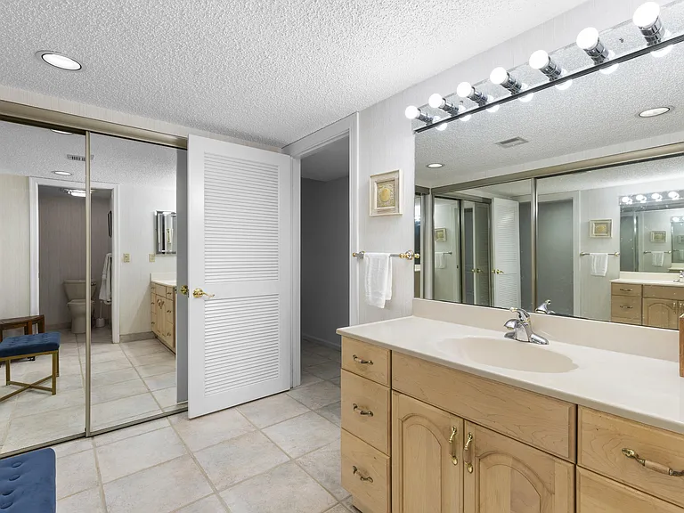5172 SE Club Way #207 — Photo 25