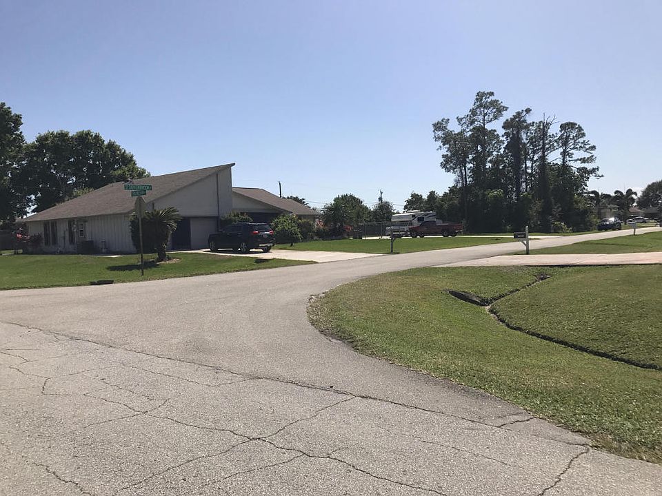 2nd image of 813 SE Polynesian Ave