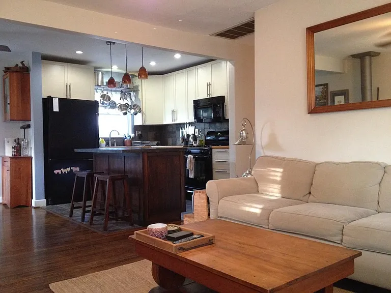1222 Maplewood Ave — Photo 3