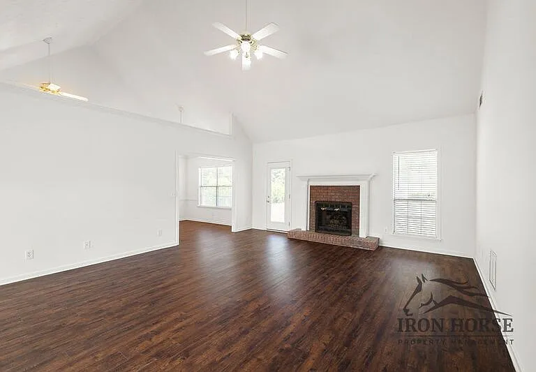 379 Beech Hollow Trl — Photo 9
