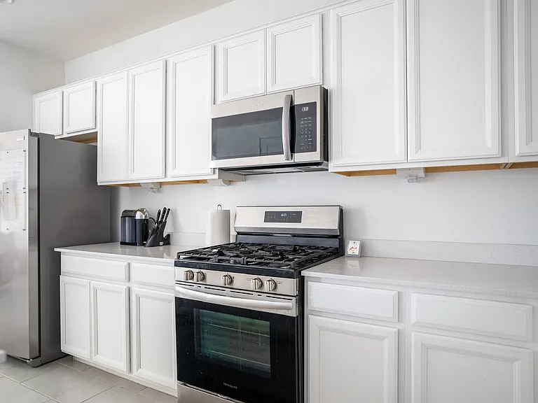 9511 W Roma Ave — Photo 5