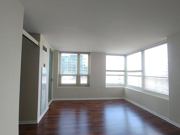 5th image of 345 N Lasalle St APT 2510