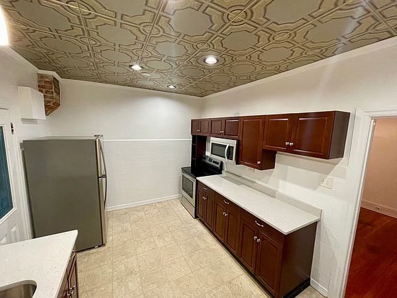 5th image of 111 Winchester Pl