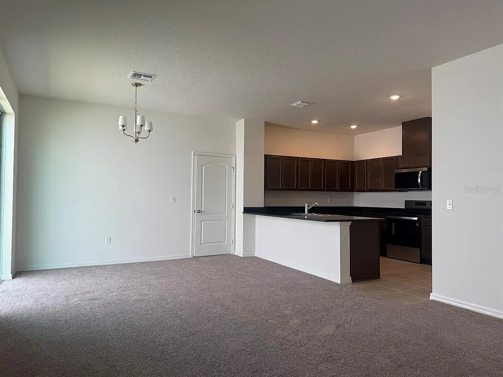 3 bed, 2.5 bath, 2039 sqft, $2,550 — Photo 4