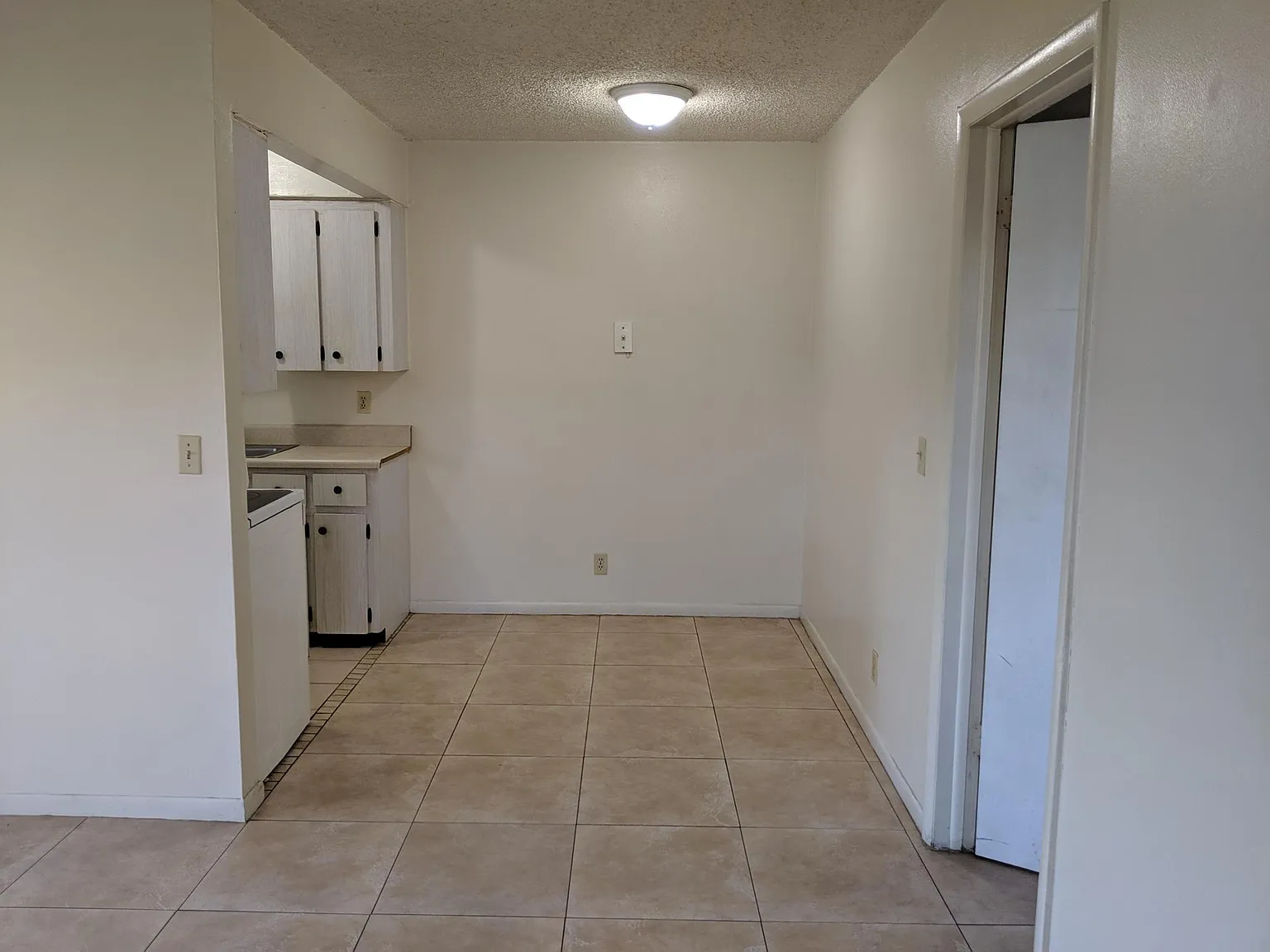 1 bed, 1000 sqft, $1,350 — Photo 3