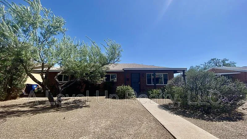 3 bed, 2.0 bath, 1200 sqft, $1,600 — Photo 3