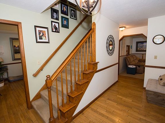 2nd image of 10336 Beatrice St