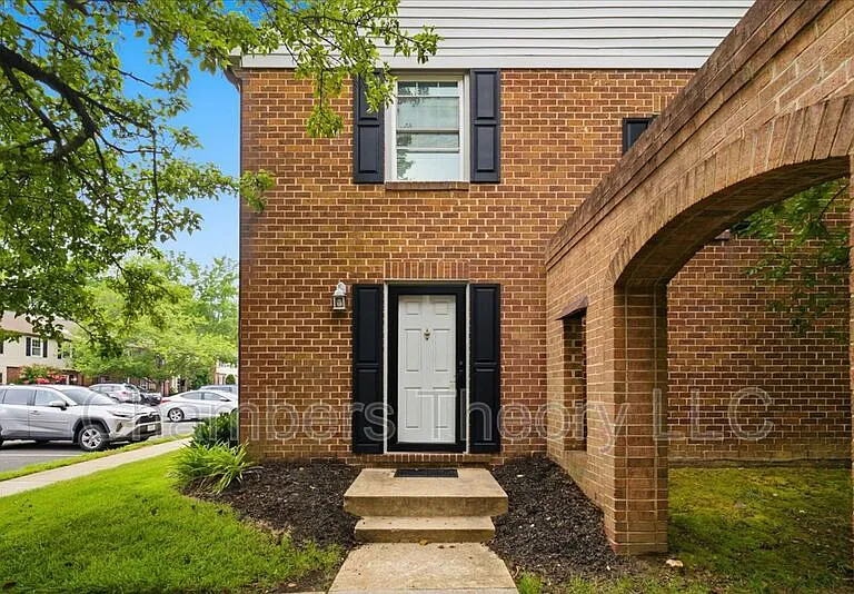 5713 Independence Cir — Photo 1