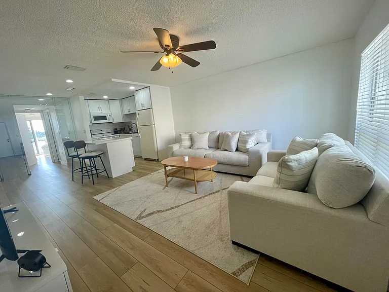 1100 Crystal Lake Dr #207 — Photo 5