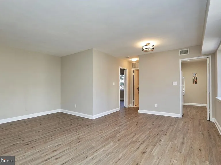 1322 Fort Myer Dr #912 — Photo 5