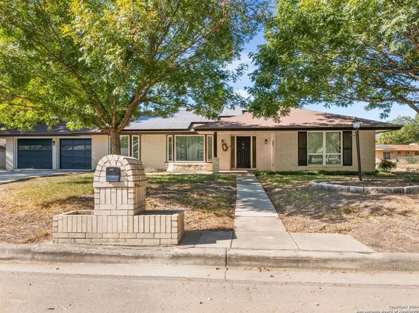 541 Balfour Dr, Windcrest, TX 78239