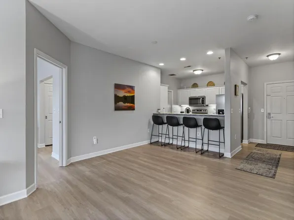 213 South Main STREET #205, Thiensville, WI 53092