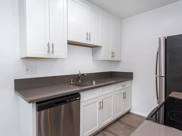 Riviera Apartment Homes — Photo 9