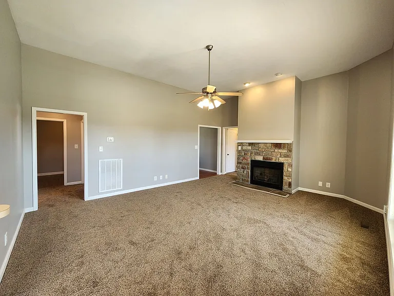 824 Ellie Nat Dr — Photo 9
