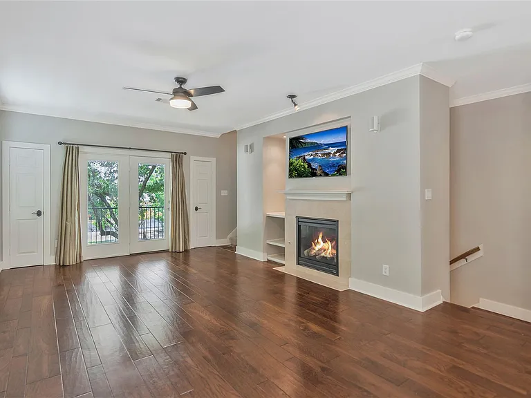 1207 Nagle St — Photo 10