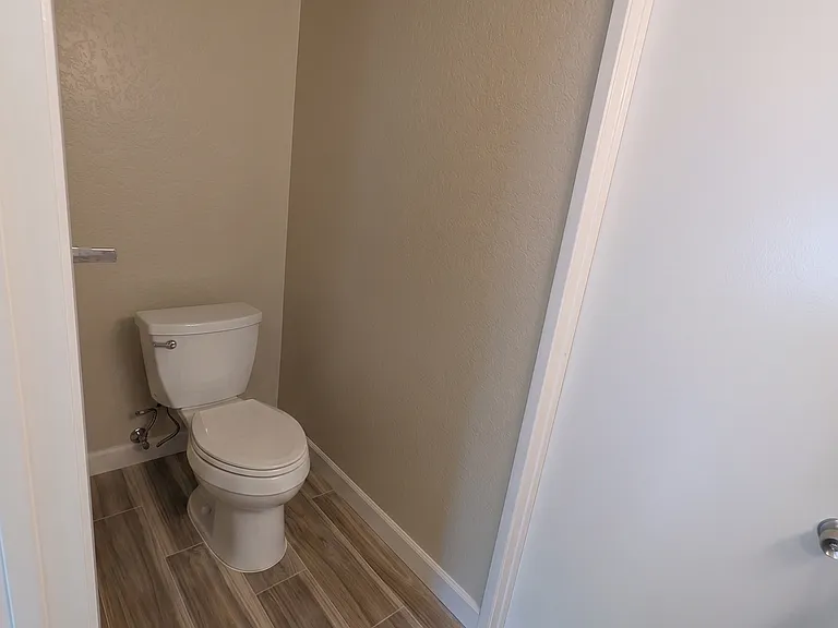 24139 Sylvan Glen Rd #E — Photo 11