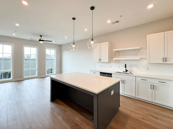 990 Bibbs Cir NW Unit 7, Atlanta, GA 30318