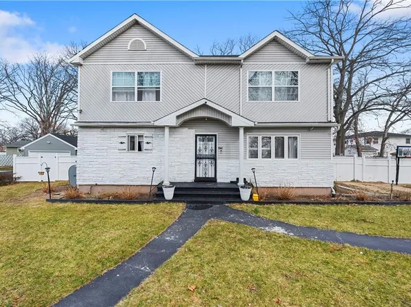 375 42nd Street, Copiague, NY 11726